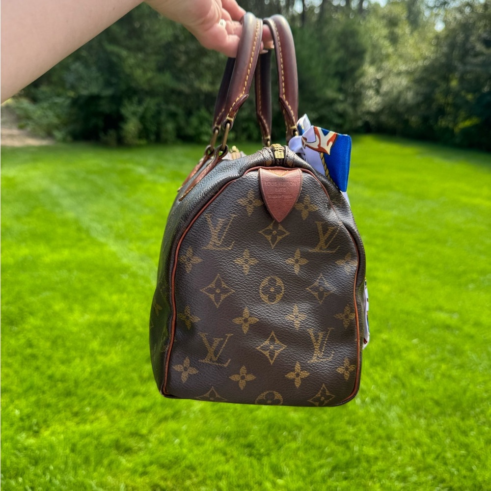 Authentic Louis Vuitton Speedy 25 - Picture 2 of 12